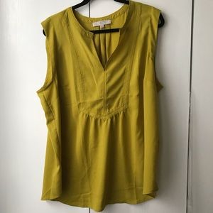 Loft plus split neck shell (size 18)